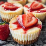 Mini Strawberry Cheesecakes: Heavenly 18-Minute Treat 4 Mini Strawberry Cheesecakes